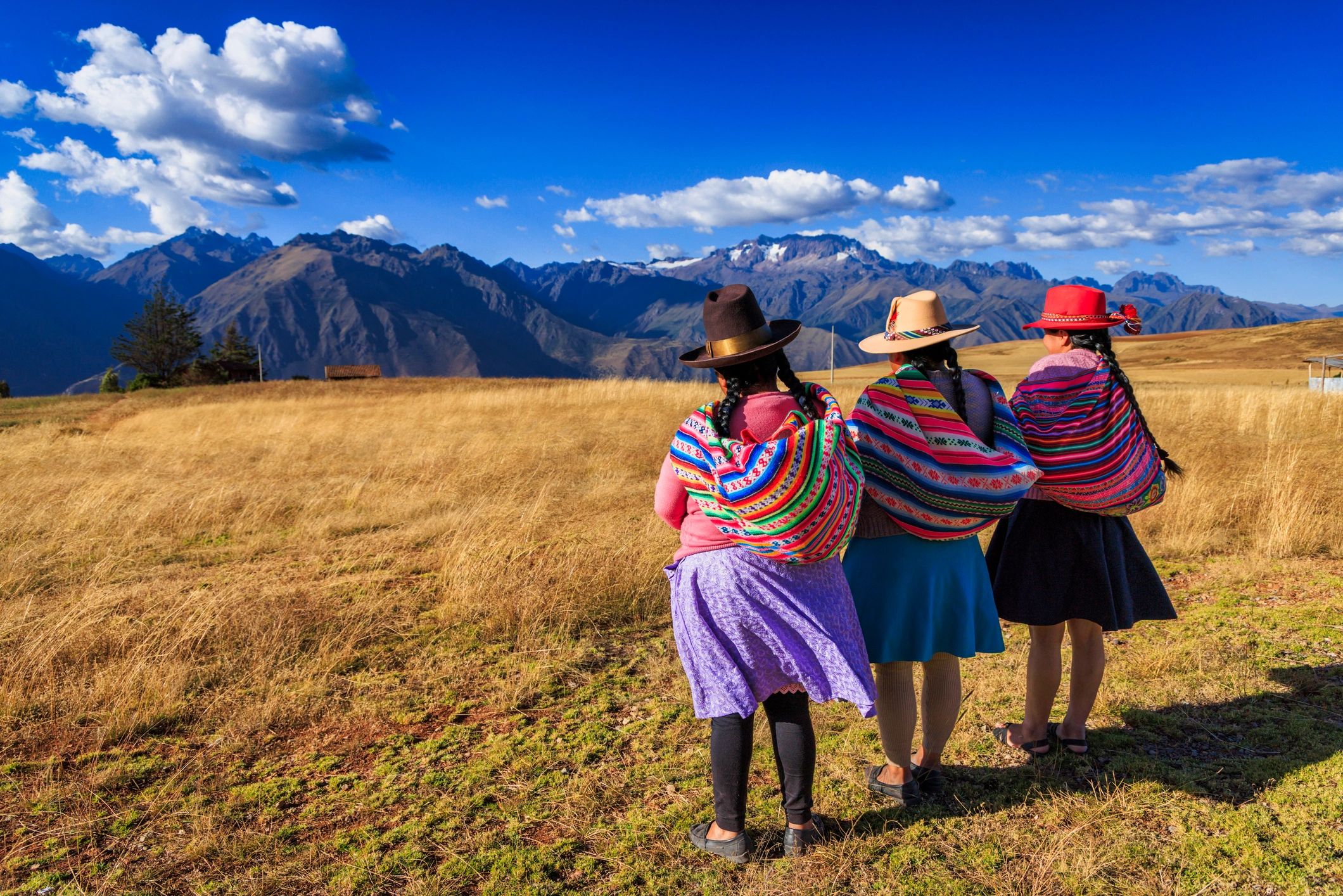 Mujeres peruanas en un entorno natural